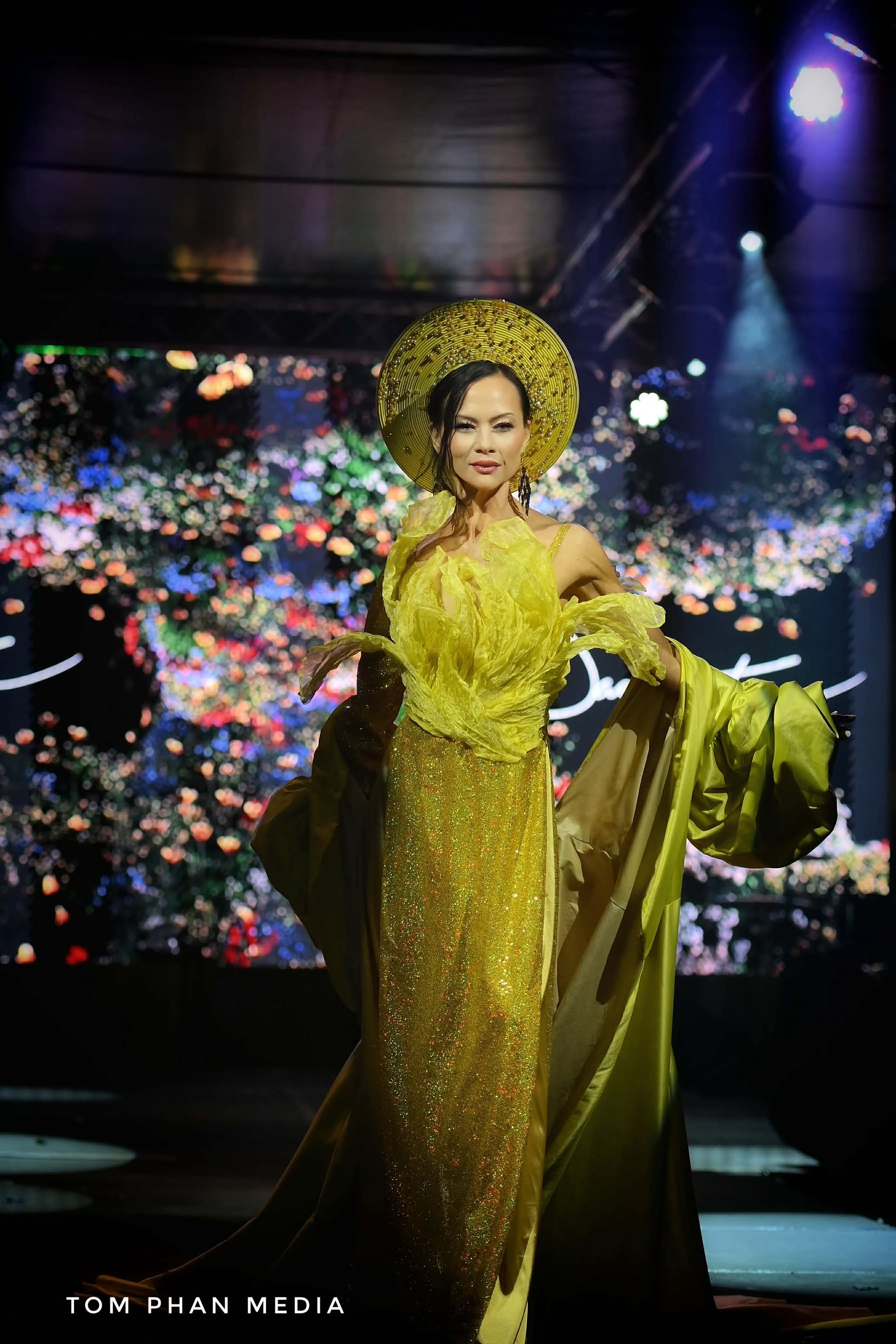 Kim in yellow áo dài on stage